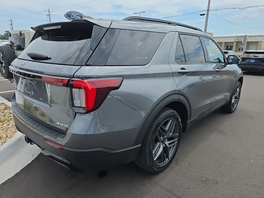 2025 Ford Explorer — detail view