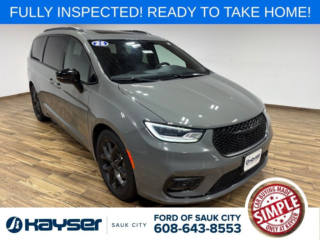 2025 Chrysler Pacifica Limited in Ceramic Gray Clearcoat — front three-quarter view